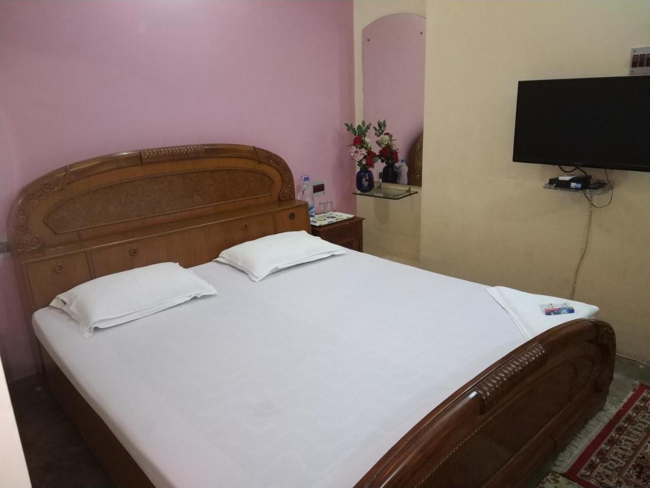 Royal Paying Guest Hotel Kolkata Exterior photo