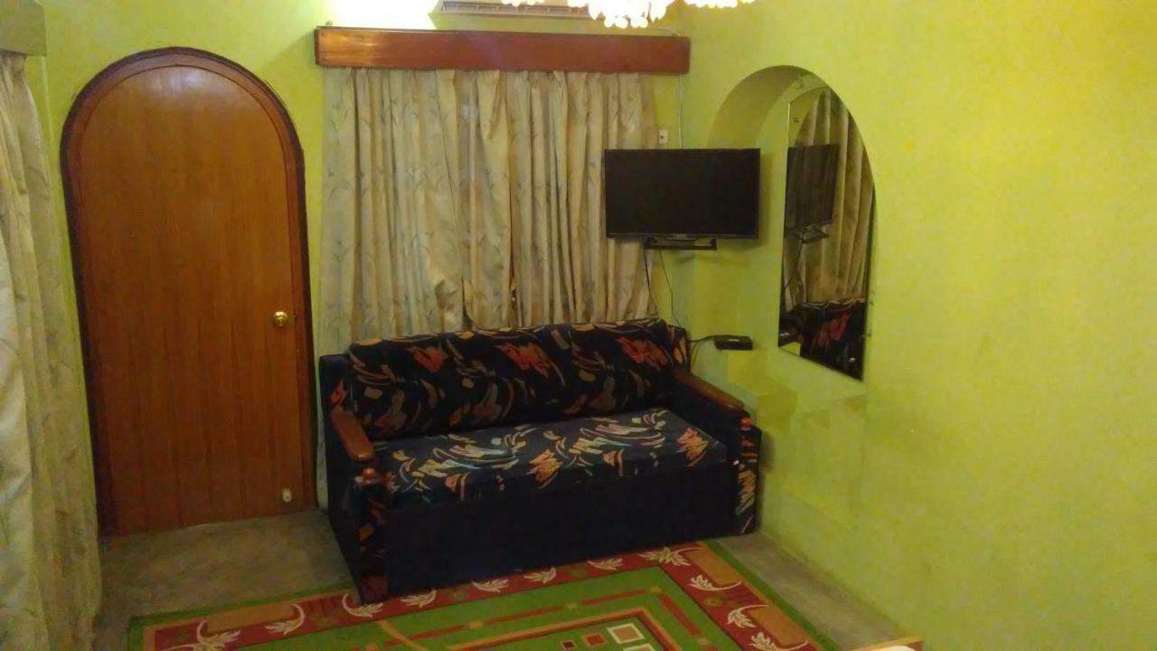 Royal Paying Guest Hotel Kolkata Exterior photo