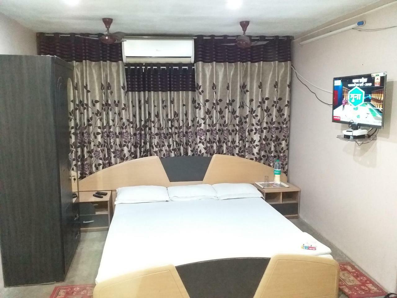 Royal Paying Guest Hotel Kolkata Exterior photo